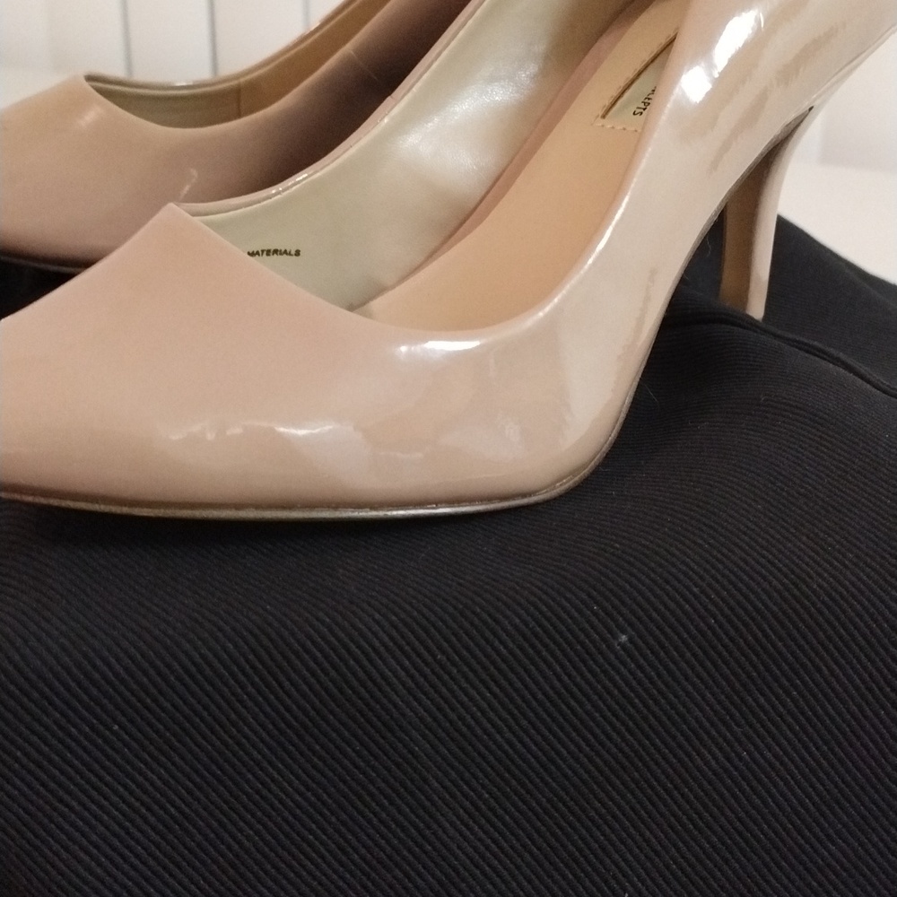 Woman heels nude color size 7w by Inc international concepts